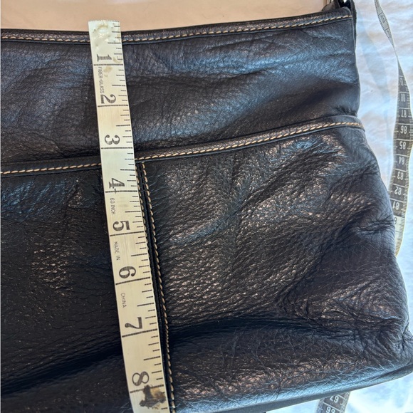 The SAK Black Leather Shoulder Bag w/outside phone pocket - Picture 6 of 9